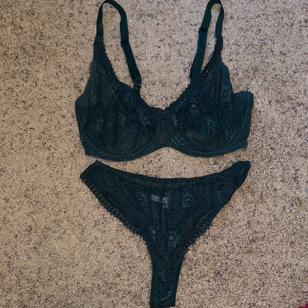 Simone Perele Dark Green Lace Bra and Panty Set